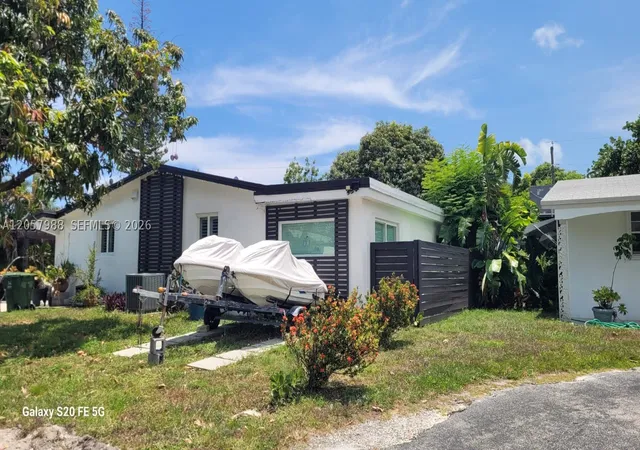 Photo 1 of Single family home for sale at 701 Sw 4th Ct, Hallandale Beach, FL 33009 | MLS# A12057988 | Listing updated on 2026-09-07