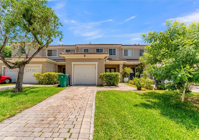 Photo 4 of Townhouse for sale at 14211 Sw 272Nd Ln, Homestead, FL 33032 | MLS# A12069497 | Listing updated on 2026-09-19