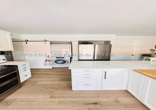 Listing Photo 5 - Condo for sale in building located at 223 Lakeview Dr, Weston, FL 33326 - Unit #204
