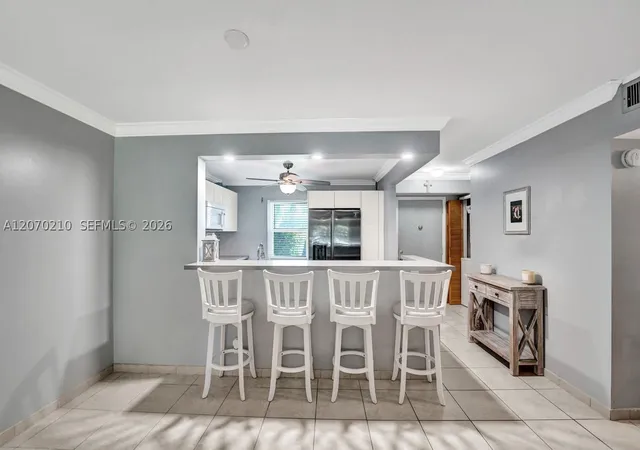 Listing Photo 5 - Condo for sale in building located at 325 Se 11Th Ter, Dania Beach, FL 33004 - Unit #107
