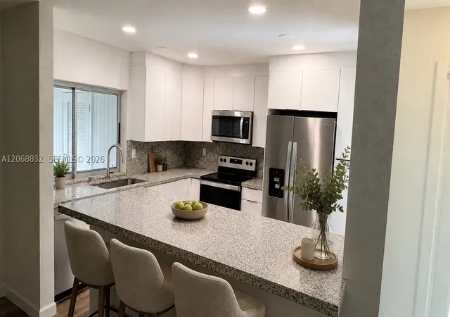 Listing Photo 5 - Condo for sale in building located at 16971 SW 113th Ct, Miami, FL 33157 - Unit #31444E