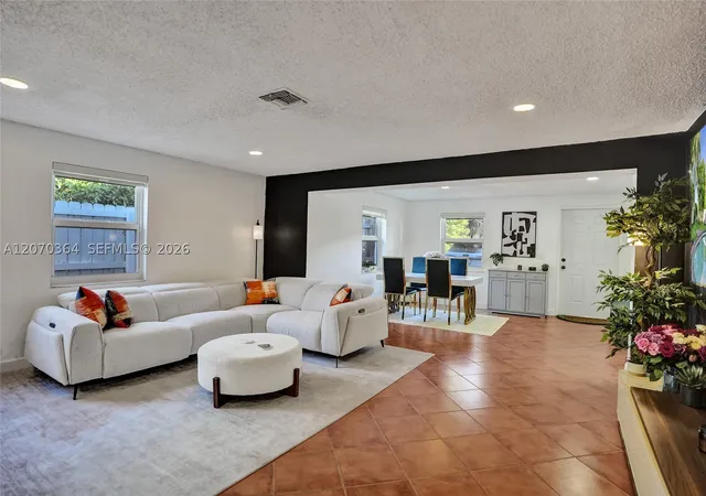 Photo 1 of Single family home for sale at 1022 Ne 34th Ct, Oakland Park, FL 33334 | MLS# A12070364 | Listing updated on 2026-10-07