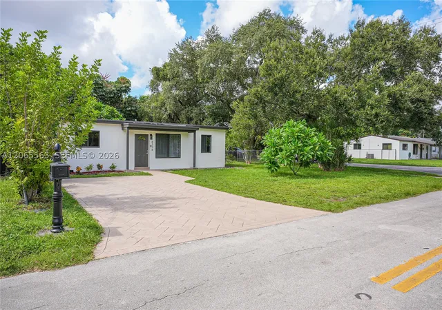 Photo 2 of Single family home for sale at 6336 Garfield St, Hollywood, FL 33024 | MLS# A12065563 | Listing updated on 2026-09-12