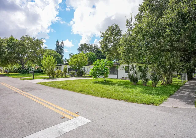 Photo 3 of Single family home for sale at 6336 Garfield St, Hollywood, FL 33024 | MLS# A12065563 | Listing updated on 2026-09-12