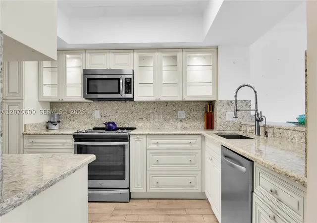 Listing Photo 4 - Condo for sale in building located at 2880 Ne 14Th St Cswy, Pompano Beach, FL 33062 - Unit #311