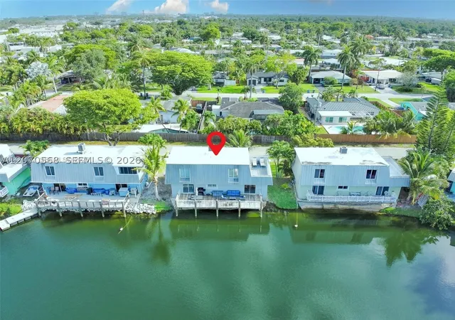 Photo 2 of Single family home for sale at 1370 Ne 40th Dr, Oakland Park, FL 33334 | MLS# A12070568 | Listing updated on 2026-09-09