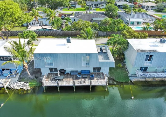 Photo 3 of Single family home for sale at 1370 Ne 40th Dr, Oakland Park, FL 33334 | MLS# A12070568 | Listing updated on 2026-09-09