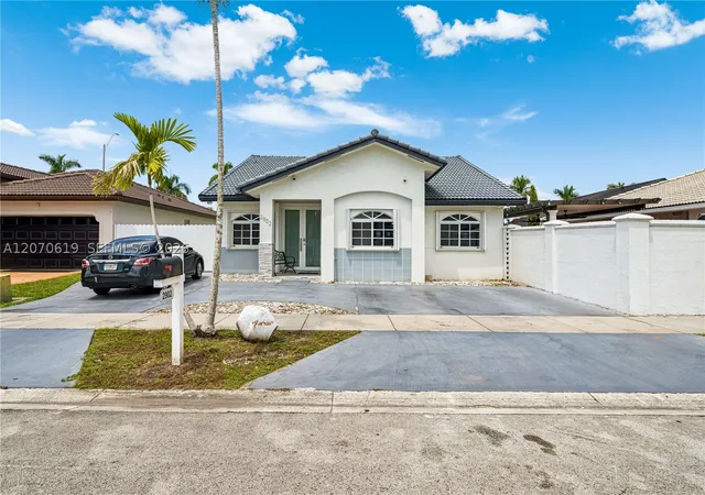 Photo 1 of Single family home for sale at 2902 Sw 136th Ct, Miami, FL 33175 | MLS# A12070619 | Listing updated on 2026-09-01