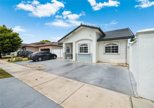Photo 2 of Single family home for sale at 2902 Sw 136th Ct, Miami, FL 33175 | MLS# A12070619 | Listing updated on 2026-09-01