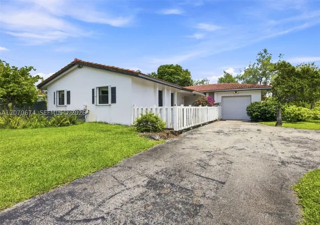 Photo 2 of Single family home for sale at 4121 Nw 78th Way, Coral Springs, FL 33065 | MLS# A12070674 | Listing updated on 2026-08-26