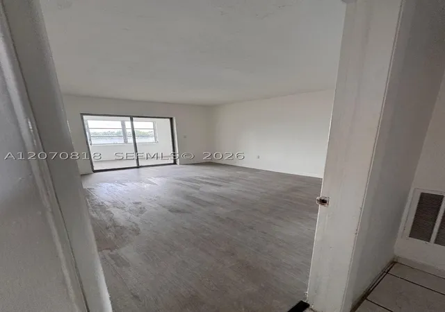 Photo 4 of Condo for sale at 18700 Ne 3Rd Ct #626, Miami, FL 33179 | MLS# A12070818 | Listing updated on 2026-09-10