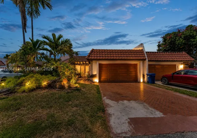 Townhouse for sale at 522 Ne 195Th St, Miami, FL 33179 | MLS# A12062834