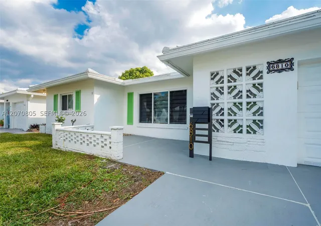 Photo 3 of Single family home for sale at 6810 Nw 74th Pl, Tamarac, FL 33321 | MLS# A12070805 | Listing updated on 2026-08-28