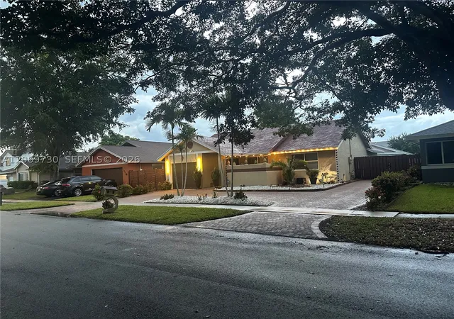 Photo 3 of Single family home for sale at 1051 Sw 99th Ave, Pembroke Pines, FL 33025 | MLS# A12069730 | Listing updated on 2026-09-06
