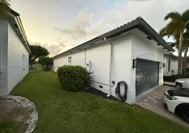 Photo 3 of Sale Pending at 1825 Se 20th Rd, Homestead, FL 33035 | MLS# A12070951 | Listing updated on 2026-08-28
