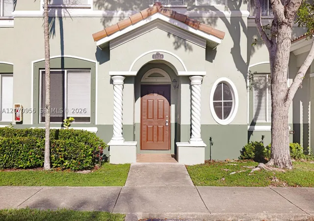 Photo 3 of Townhouse for sale at 2828 Se 16th Ave #114, Homestead, FL 33035 | MLS# A12070955 | Listing updated on 2026-08-26