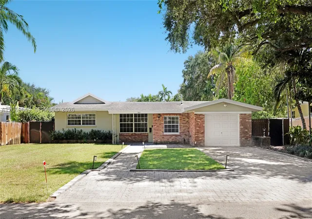 Photo 2 of Sale Pending at 940 Ne 117th St, Biscayne Park, FL 33161 | MLS# A12069649 | Listing updated on 2026-08-31