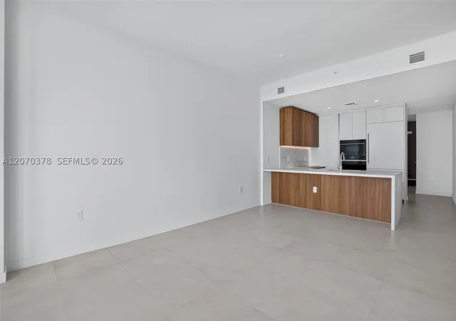 Photo 4 of Condo for sale at 1400 Biscayne Boulevard #1605, Miami, FL 33132 | MLS# A12070378 | Listing updated on 2026-09-10