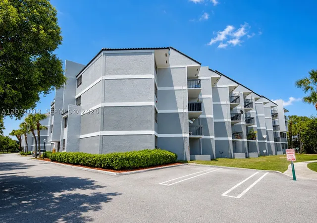 Photo 1 of Sale Pending at 1820 N Congress Ave #305, West Palm Beach, FL 33401 | MLS# A12071013 | Listing updated on 2026-09-10