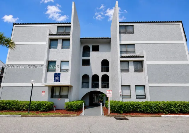 Photo 2 of Sale Pending at 1820 N Congress Ave #305, West Palm Beach, FL 33401 | MLS# A12071013 | Listing updated on 2026-09-10