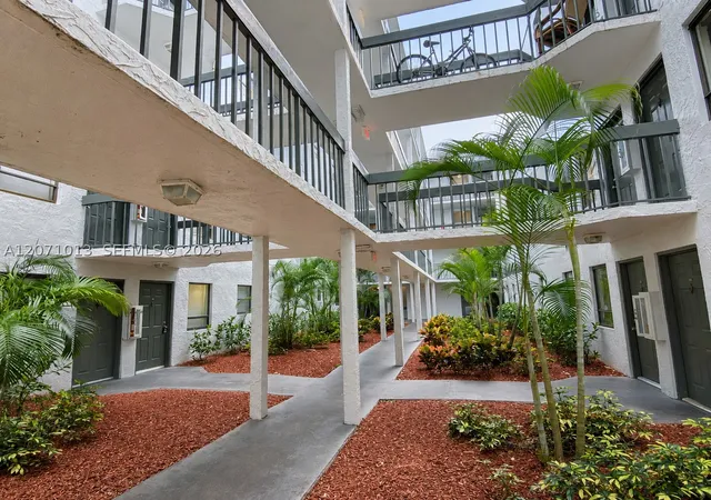 Photo 3 of Sale Pending at 1820 N Congress Ave #305, West Palm Beach, FL 33401 | MLS# A12071013 | Listing updated on 2026-09-10