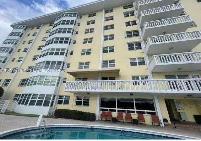 Photo 3 of Condo for sale at 2500 Ne 48th Ln #806, Fort Lauderdale, FL 33308 | MLS# A12071054 | Listing updated on 2026-09-14