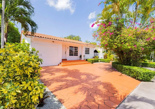 Photo 1 of Single family home for sale at 41 Campina Ct, Coral Gables, FL 33134 | MLS# A12071108 | Listing updated on 2026-08-30