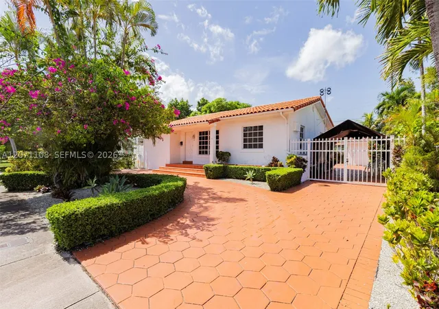 Photo 2 of Single family home for sale at 41 Campina Ct, Coral Gables, FL 33134 | MLS# A12071108 | Listing updated on 2026-08-30