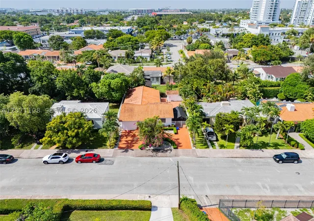 Photo 3 of Single family home for sale at 41 Campina Ct, Coral Gables, FL 33134 | MLS# A12071108 | Listing updated on 2026-08-30