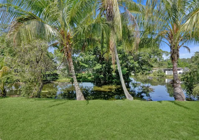 Photo 3 of Sale Pending at 5321 Sw 90Th Ave, Cooper City, FL 33328 | MLS# A12071154 | Listing updated on 2026-09-22