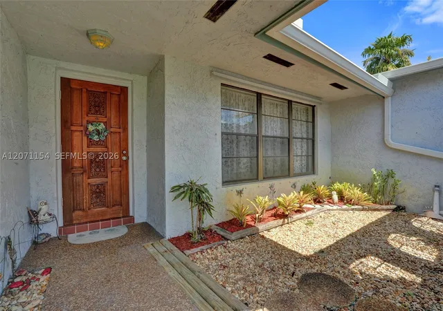 Photo 4 of Sale Pending at 5321 Sw 90Th Ave, Cooper City, FL 33328 | MLS# A12071154 | Listing updated on 2026-09-22