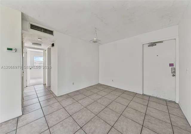 Listing Photo 4 - Condo for sale in building located at 2491 Sw 82Nd Ave, Davie, FL 33324 - Unit #310