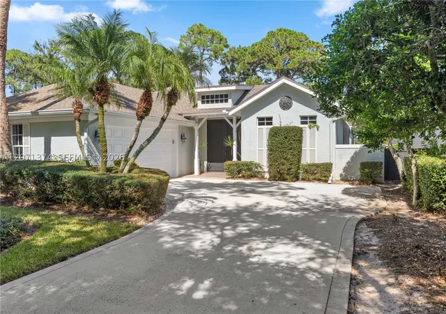 Photo 1 of Single family home for sale at 1018 Sw Carolina Cir Sw, Vero Beach, FL 32962 | MLS# A12071374 | Listing updated on 2026-10-05