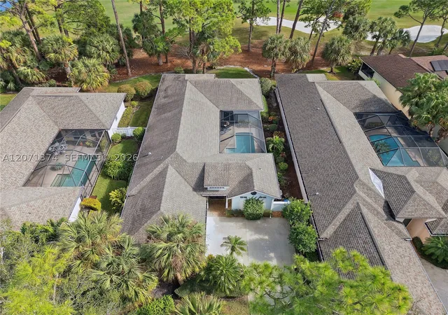 Photo 3 of Single family home for sale at 1018 Sw Carolina Cir Sw, Vero Beach, FL 32962 | MLS# A12071374 | Listing updated on 2026-10-05