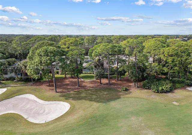 Photo 4 of Single family home for sale at 1018 Sw Carolina Cir Sw, Vero Beach, FL 32962 | MLS# A12071374 | Listing updated on 2026-10-05