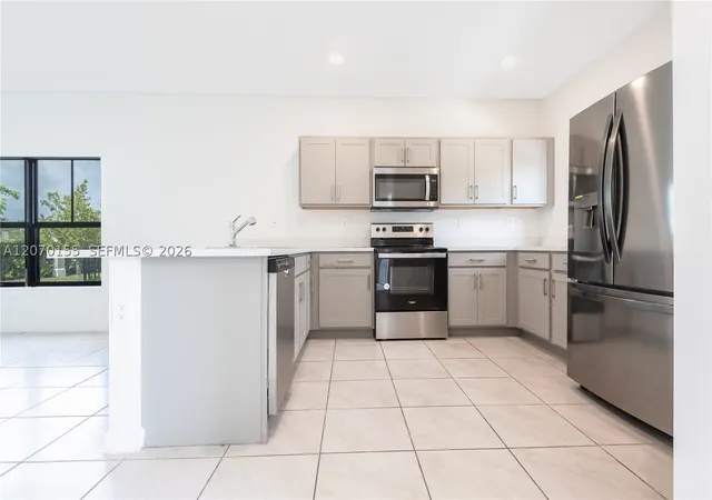 Photo 2 of Townhouse for sale at 302 Ne 1st Dr #302, Florida City, FL 33034 | MLS# A12070155 | Listing updated on 2026-09-11