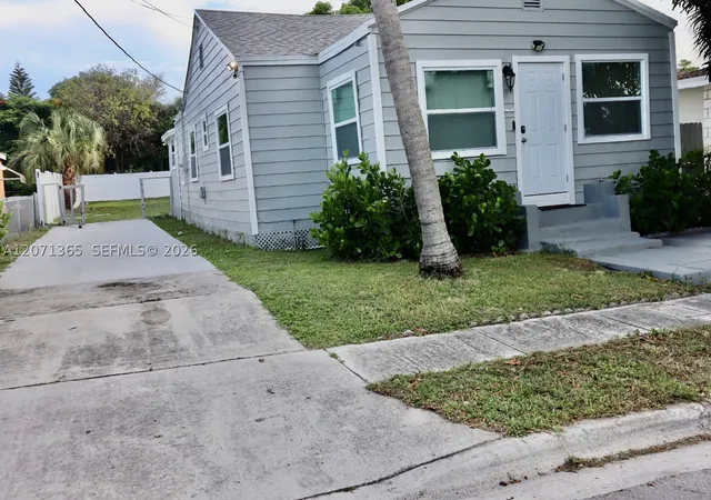 Photo 1 of Single family home for sale at 1112 11th St, West Palm Beach, FL 33401 | MLS# A12071365 | Listing updated on 2026-09-14