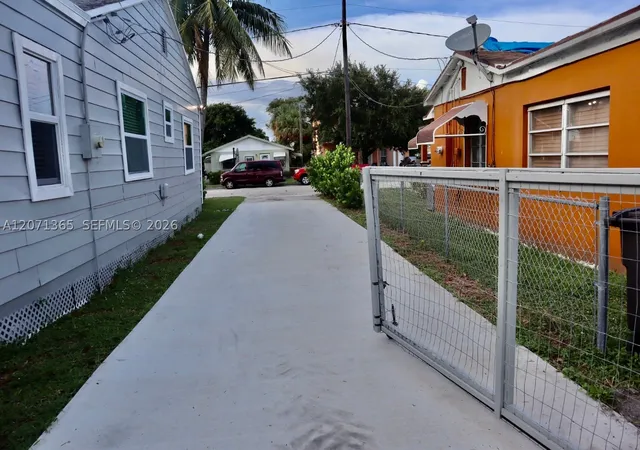Photo 2 of Single family home for sale at 1112 11th St, West Palm Beach, FL 33401 | MLS# A12071365 | Listing updated on 2026-09-14