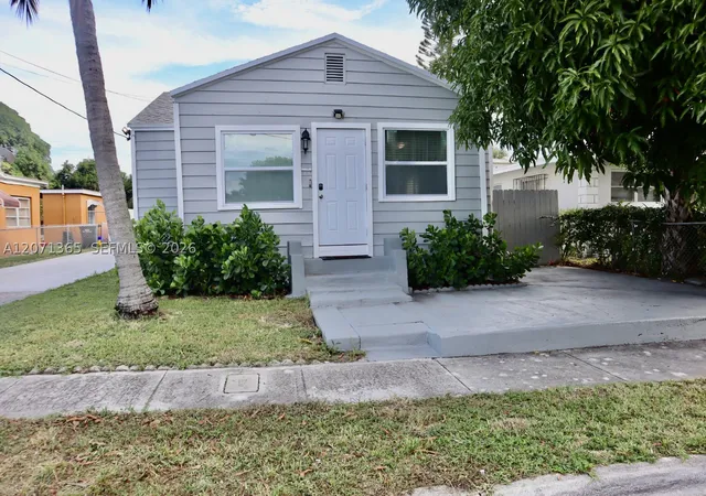 Photo 3 of Single family home for sale at 1112 11th St, West Palm Beach, FL 33401 | MLS# A12071365 | Listing updated on 2026-09-14