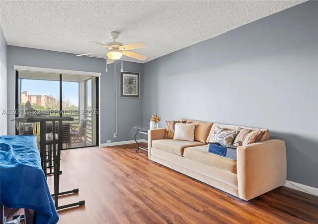 Listing Photo 4 - Condo for sale in building located at 2314 S Cypress Bend, Pompano Beach, FL 33069 - Unit #611