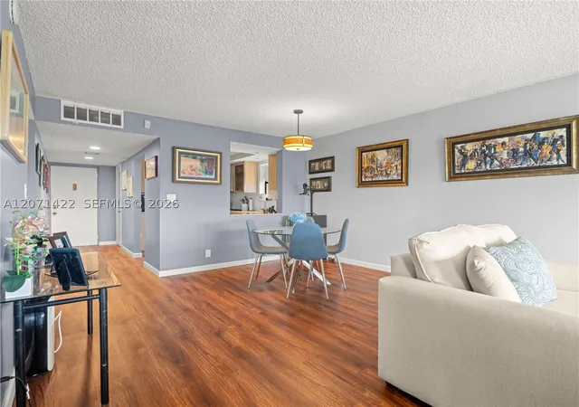 Listing Photo 5 - Condo for sale in building located at 2314 S Cypress Bend, Pompano Beach, FL 33069 - Unit #611