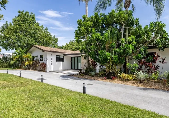 Photo 2 of Sale Pending at 7340 120th St, Pinecrest, FL 33156 | MLS# A12068013 | Listing updated on 2026-09-11