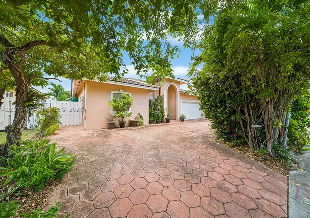 Photo 1 of Single family home for sale at 1220 Sw 139th Ave, Miami, FL 33184 | MLS# A12071487 | Listing updated on 2026-09-24