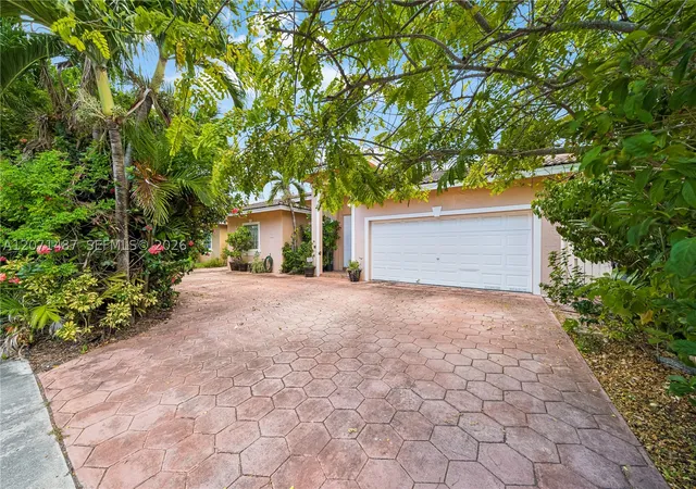 Photo 3 of Single family home for sale at 1220 Sw 139th Ave, Miami, FL 33184 | MLS# A12071487 | Listing updated on 2026-09-24