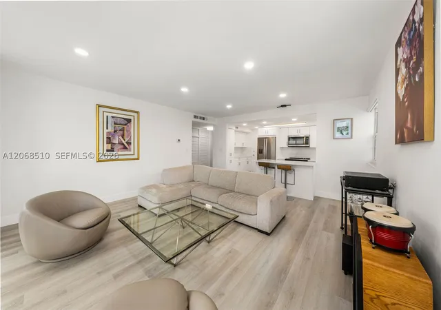Photo 4 of Condo for sale at 1408 Brickell Bay Dr #518, Miami, FL 33131 | MLS# A12068510 | Listing updated on 2026-09-10