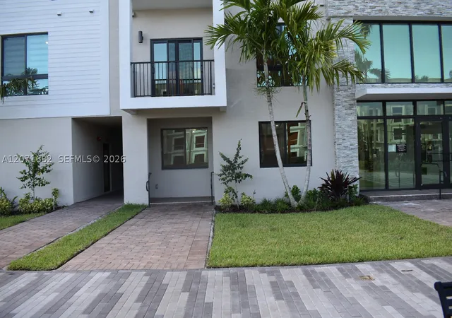 Photo 3 of Condo for sale at 4640 Nw 84 #16, Doral, FL 33166 | MLS# A12071682 | Listing updated on 2026-09-09