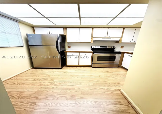 Photo 2 of Condo for sale at 114 Royal Park Dr #3H, Oakland Park, FL 33309 | MLS# A12070382 | Listing updated on 2026-10-06