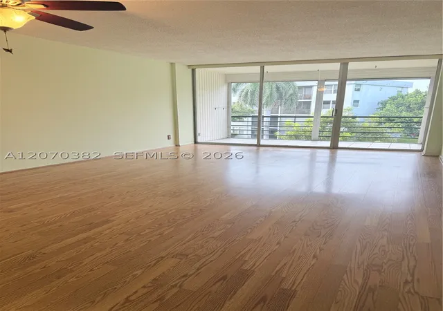 Photo 3 of Condo for sale at 114 Royal Park Dr #3H, Oakland Park, FL 33309 | MLS# A12070382 | Listing updated on 2026-10-06