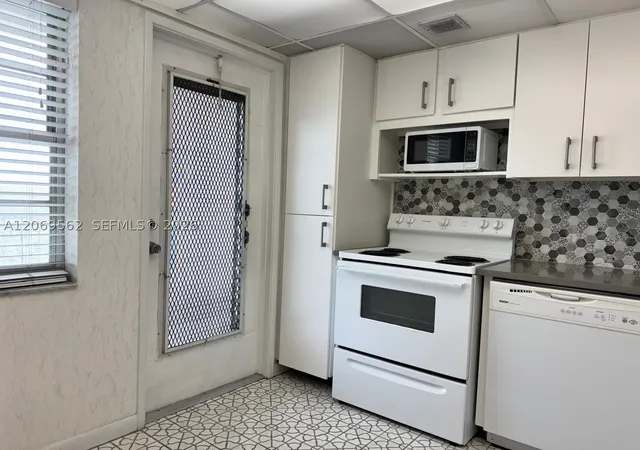Photo 2 of Condo for sale at 2950 N Palm Aire Dr #605, Pompano Beach, FL 33069 | MLS# A12069562 | Listing updated on 2026-09-09
