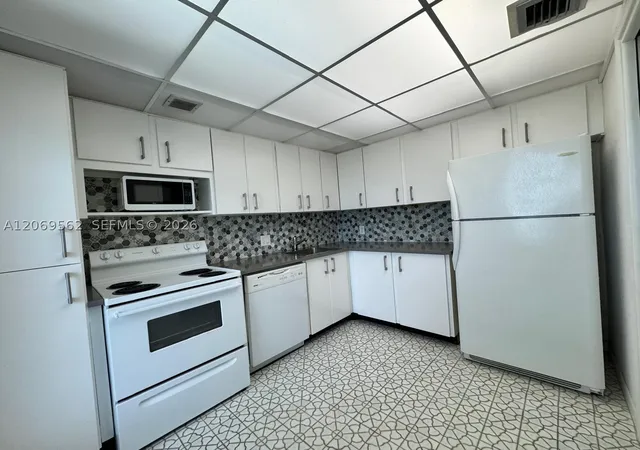 Photo 3 of Condo for sale at 2950 N Palm Aire Dr #605, Pompano Beach, FL 33069 | MLS# A12069562 | Listing updated on 2026-09-09